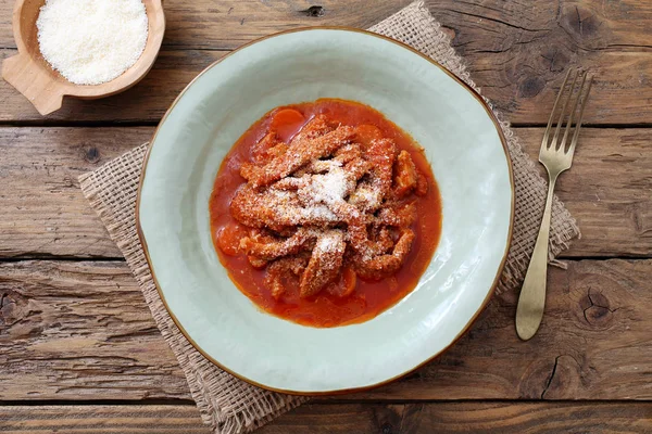 Tripe Traditionnelle Sauce Tomate Dans Une Assiette Céramique Rustique Sur — Photo