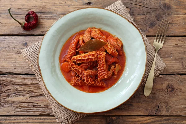 Tradional tripe in tomato sauce in rustic ceramic plate on kitchen table background — Stock Image Tradional Tripe Tomato Sauce Rustic Ceramic Plate Kitchen Table Background Royalty Free Stock Photos