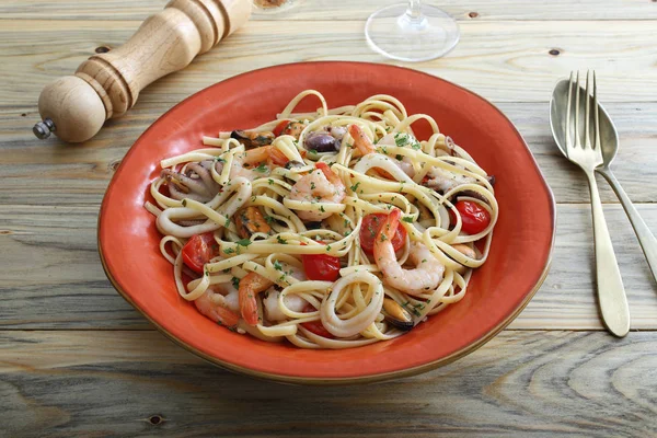 Italiensk Pasta Med Skaldjur Bordet Nära Håll — Stockfoto