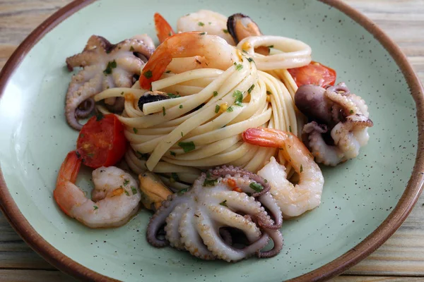 Pasta Italiana Con Frutti Mare Tavola Vista Vicino — Foto Stock