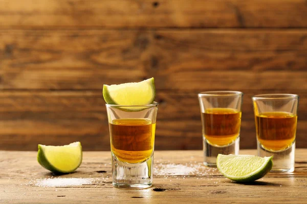 Tequila Shot Tle Rustykalnym — Zdjęcie stockowe