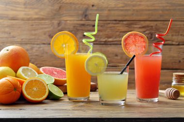 narenciye suyu üç gözlük turuncu meyve limon ve greyfurt