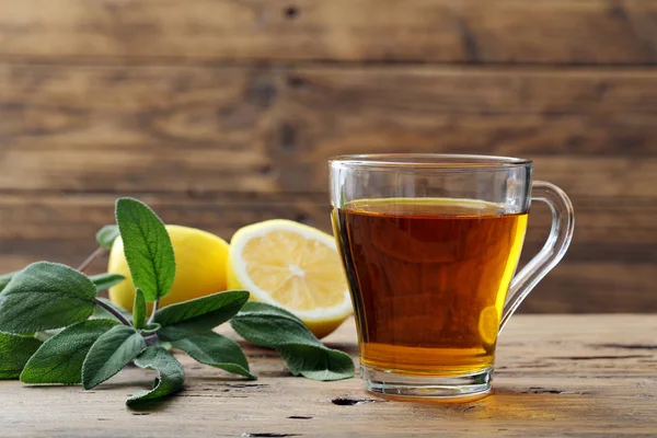 Thé Sauge Dans Une Tasse Verre Sur Fond Rustique — Photo