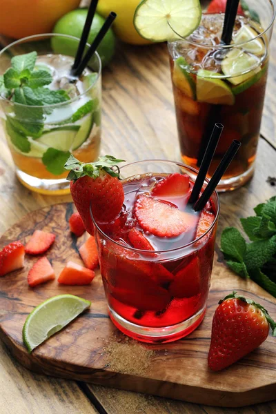 Closeup View Sweet Lemonades Served Straws Wooden Table Chopping Board — Stock Photo, Image