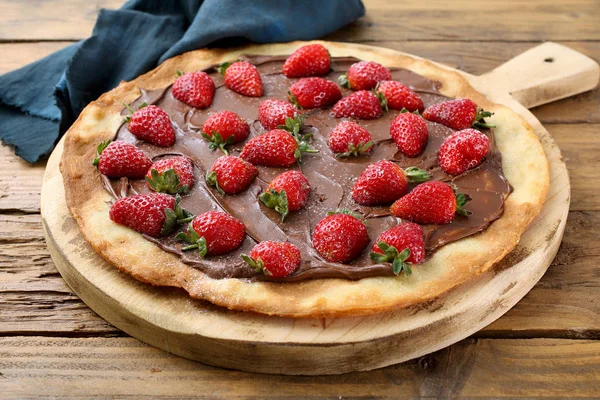 Pizza Doce Com Morango Chocolate — Fotografia de Stock