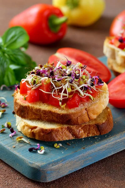 Friska Groddar Vegetarisk Sallad Med Groddar — Stockfoto