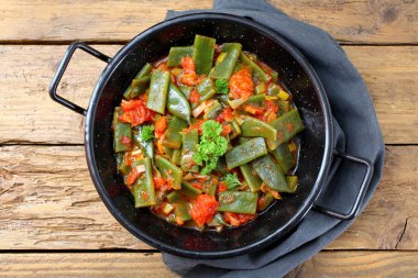 yeşil fasulye domates soslu