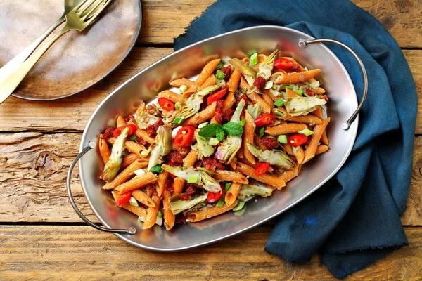 Italiensk Pasta Makaroner Med Kronärtskockor — Stockfoto