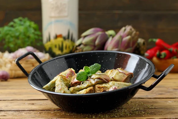 Alcachofas Listas Para Comer Mesa Cocina Rústica — Foto de Stock