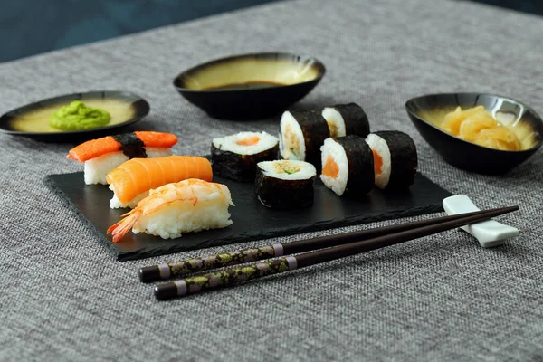 Sushi Set Pizarra Piedra Negra — Foto de Stock