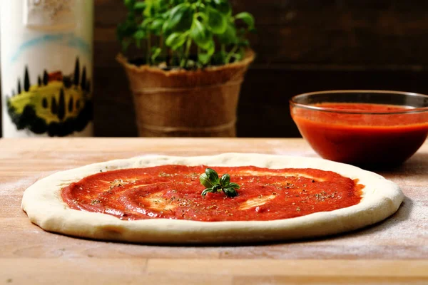 Italian Pizza Preparation Rustic Kitchen Table Background — Stock Photo, Image