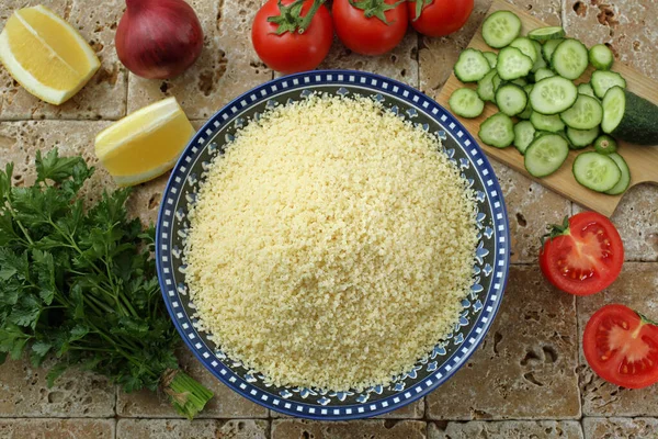 Rauwe Couscous Met Groenten Houten Tafel — Stockfoto