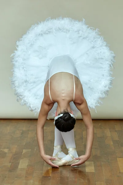 Ballerina mentre sta ballando il lago dei cigni . — Foto Stock