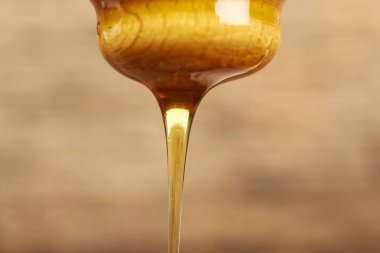 Üzerinde damlatıcı tatlım.