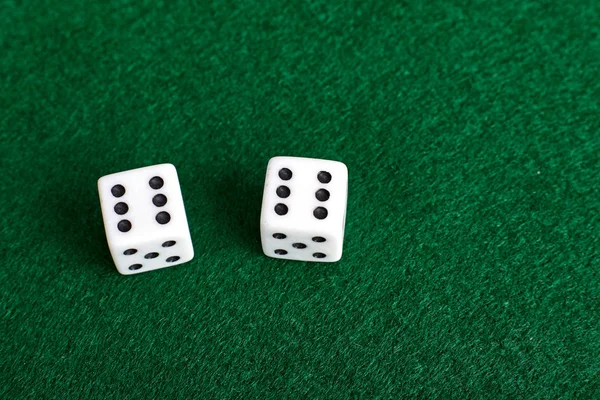 White dices on green table. — Stock Photo, Image