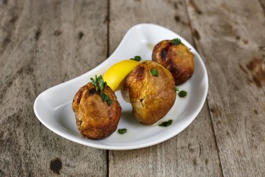 Limonlu ızgara mantar