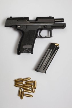 tabanca silah ve mermi.