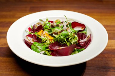 Yeşil salata ile vegtables.