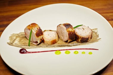 Mantar purre ve limon kremalı tavuk.