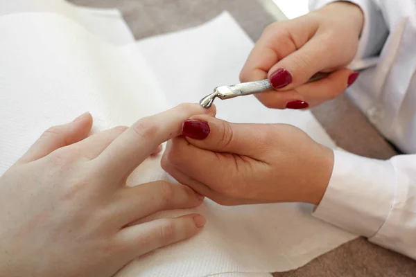 Manicure unghie dito cura . — Foto Stock