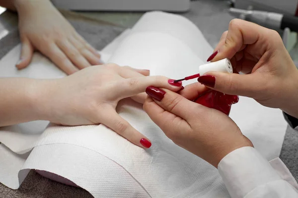 Manikyr nagelvård finger. — Stockfoto