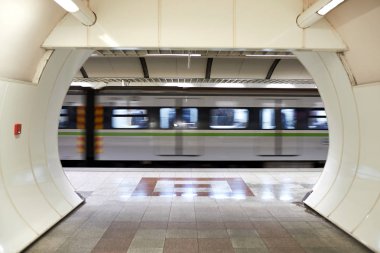 Atina'da metro tren.