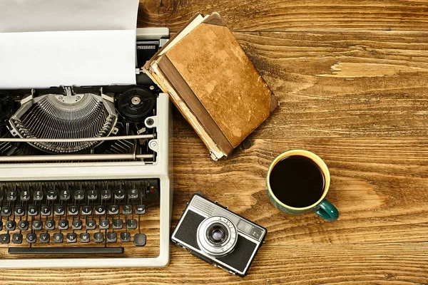 Máquina de escrever vintage como conceito de negócio . — Fotografia de Stock