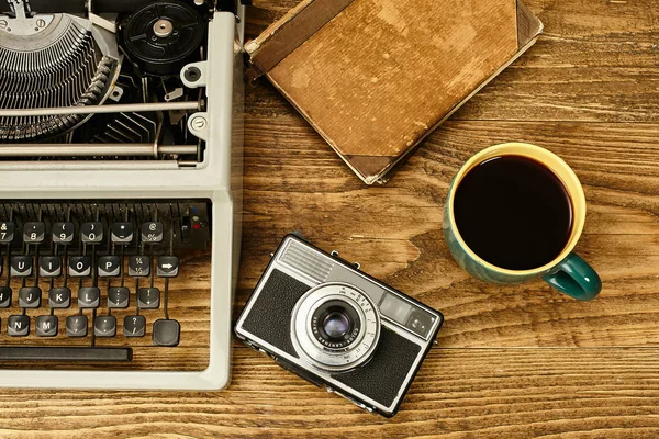 Máquina de escrever vintage como conceito de negócio . — Fotografia de Stock
