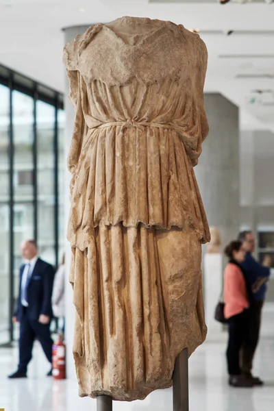 ATENAS, GRECIA - 30 DE DICIEMBRE DE 2016: Estatua de Atenea en Acrópolis — Foto de Stock