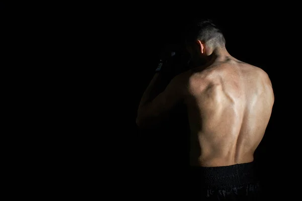 Tekme boksör savaşmaya hazır. — Stok fotoğraf