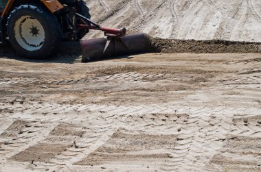 Kum arazi hazırlama traktör.