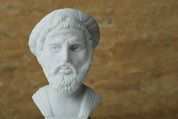 Püthagorasz, ókori görög matematikus és geometer szobra. — Stock Fotó