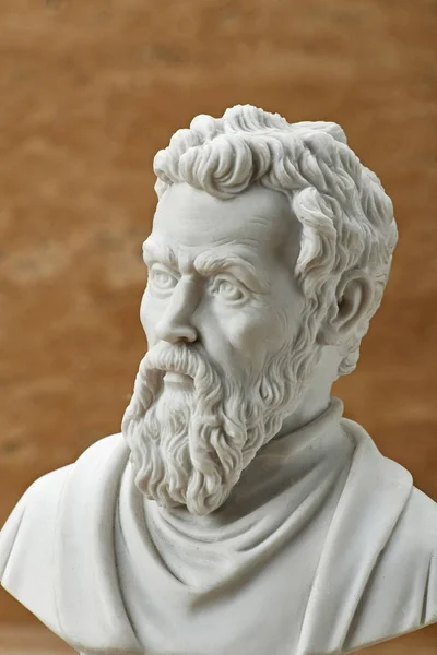 Michelangelo, eski İtalyan yaratıcı sanatçı heykeli. — Stok fotoğraf