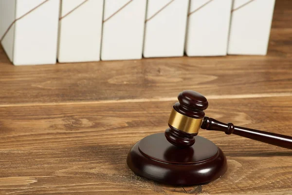 Judge gavel and file folders on wooden table. — Stock Photo, Image