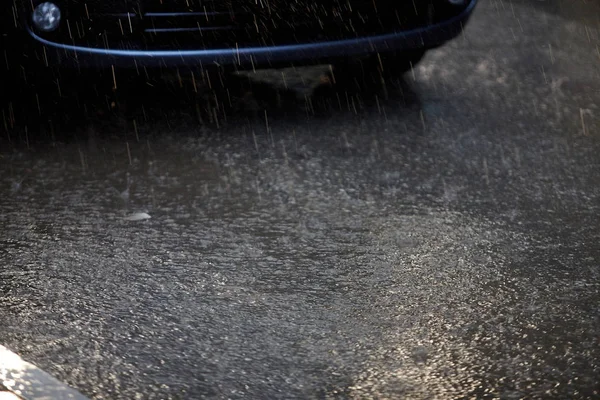 Heavy rain drops on road. — Stock Photo, Image