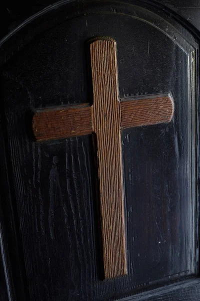Крест Деревянной Двери Церкви — стоковое фото