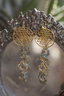 Kutsal geometri ile güzel küpe 