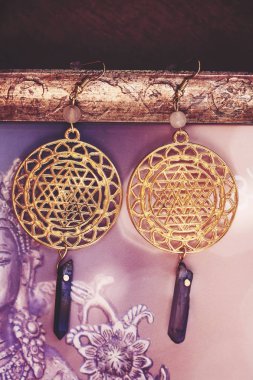 Kutsal geometri ile güzel küpe 