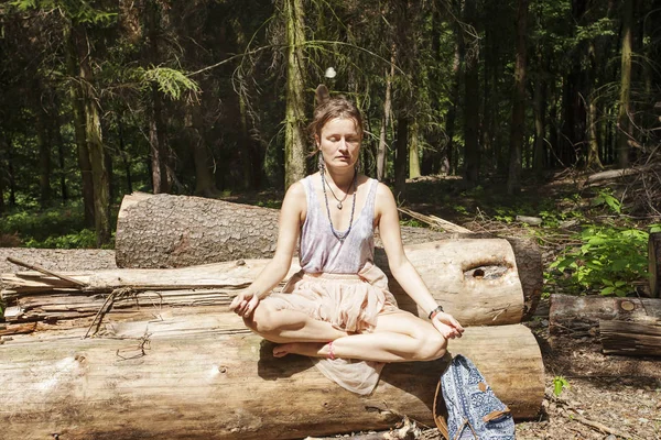 Woman meditating in forest nature — Stock Photo, Image