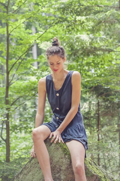 Beautiful woman enjoying forest — Stock Photo, Image