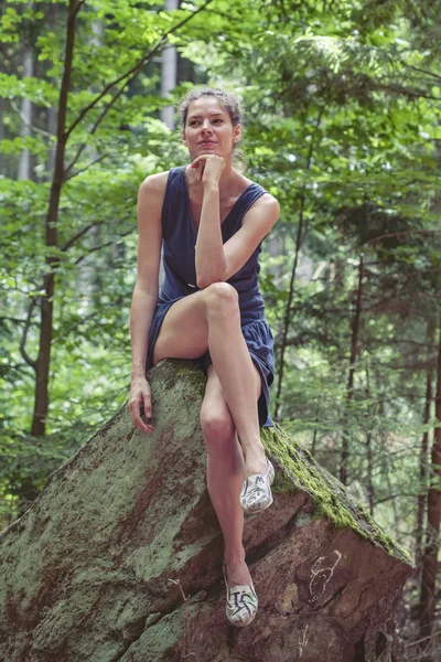 Beautiful woman enjoying forest — Stock Photo, Image