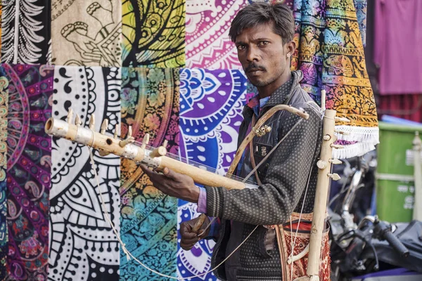 Молоді Індійський Музикант Грав Традиційних Раджастханська Інструмент Березі Озера Пушкар — стокове фото