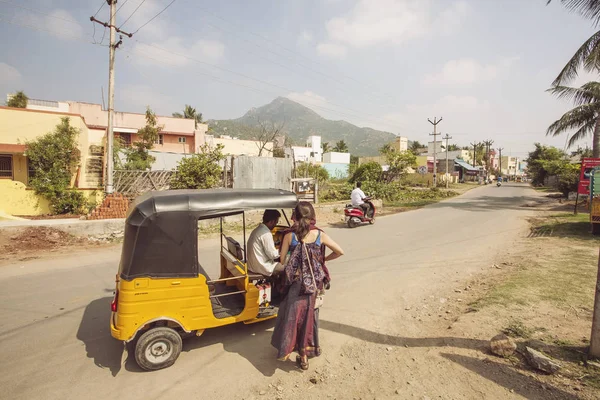 Arunachala Tiruvannamalai 2018 Sri Ramana Maharshi 은둔자의 가까이 데리고 Riksha — 스톡 사진
