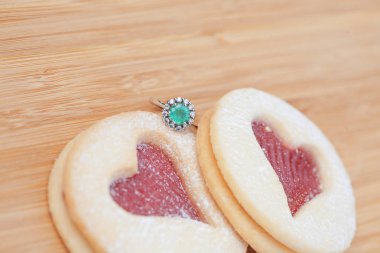 Lüks elmas yüzük ile tatlı arka plan