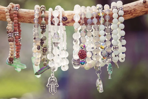 Bracelets Perles Naturelles Suspendus Une Branche Naturelle — Photo