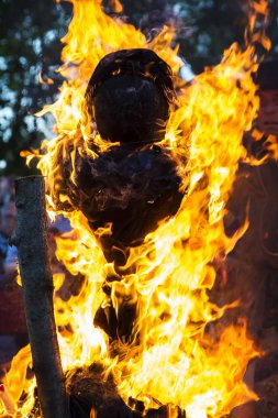 İnsan kukla walpurgis geceleri Beltane yangında yanan