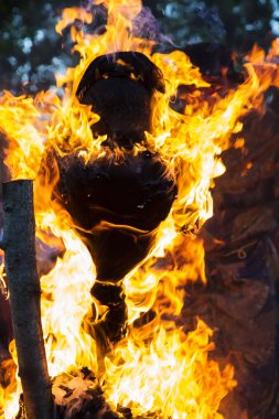 İnsan kukla walpurgis geceleri Beltane yangında yanan