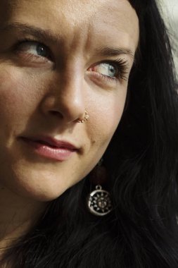 güzel bir kadın yüzü tatlı