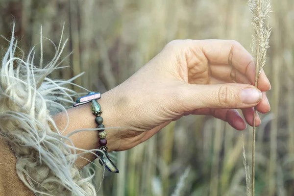 Fashionable Boho Yoga Mineral Stone Bracelet Female Wrist — Stock Photo, Image