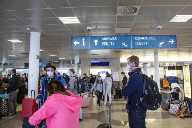 29.03. 2020, Prag, Çek Cumhuriyeti: Hindistan 'dan Çek Cumhuriyeti' ne özel uçak yolcuları Vaclav Havel havaalanına iniş yaptı.